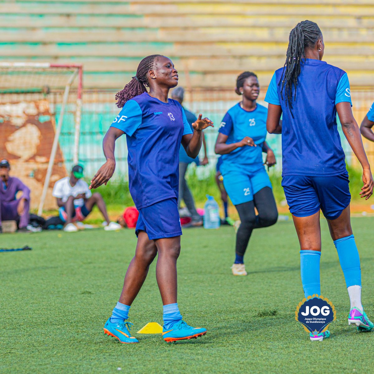 JOG_SPORTS's tweet photo. Retour sur l'entrainement des nos Féminines en pleine préparation de la finale de la Coupe du Sénégal.
And JOG moomaat Coupe bi
##footfeminin📷 #Jappo #jog https://t.co/dN0klm6fMH