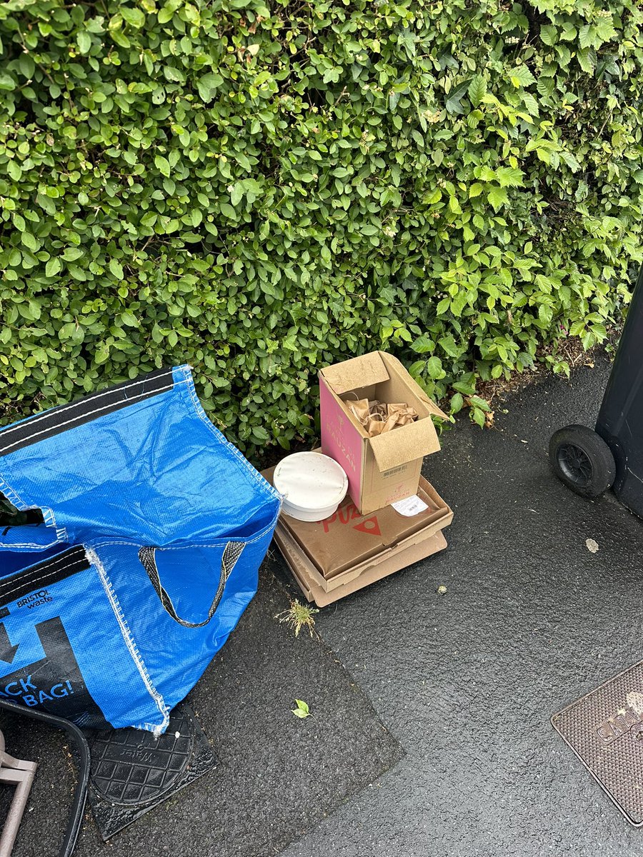Marie_Chorley's tweet image. So @BristolWaste just didn’t show up at all last week, and then this week are being officious about our cardboard not fitting in one bag 🤦🏻‍♀️ Thanks for that