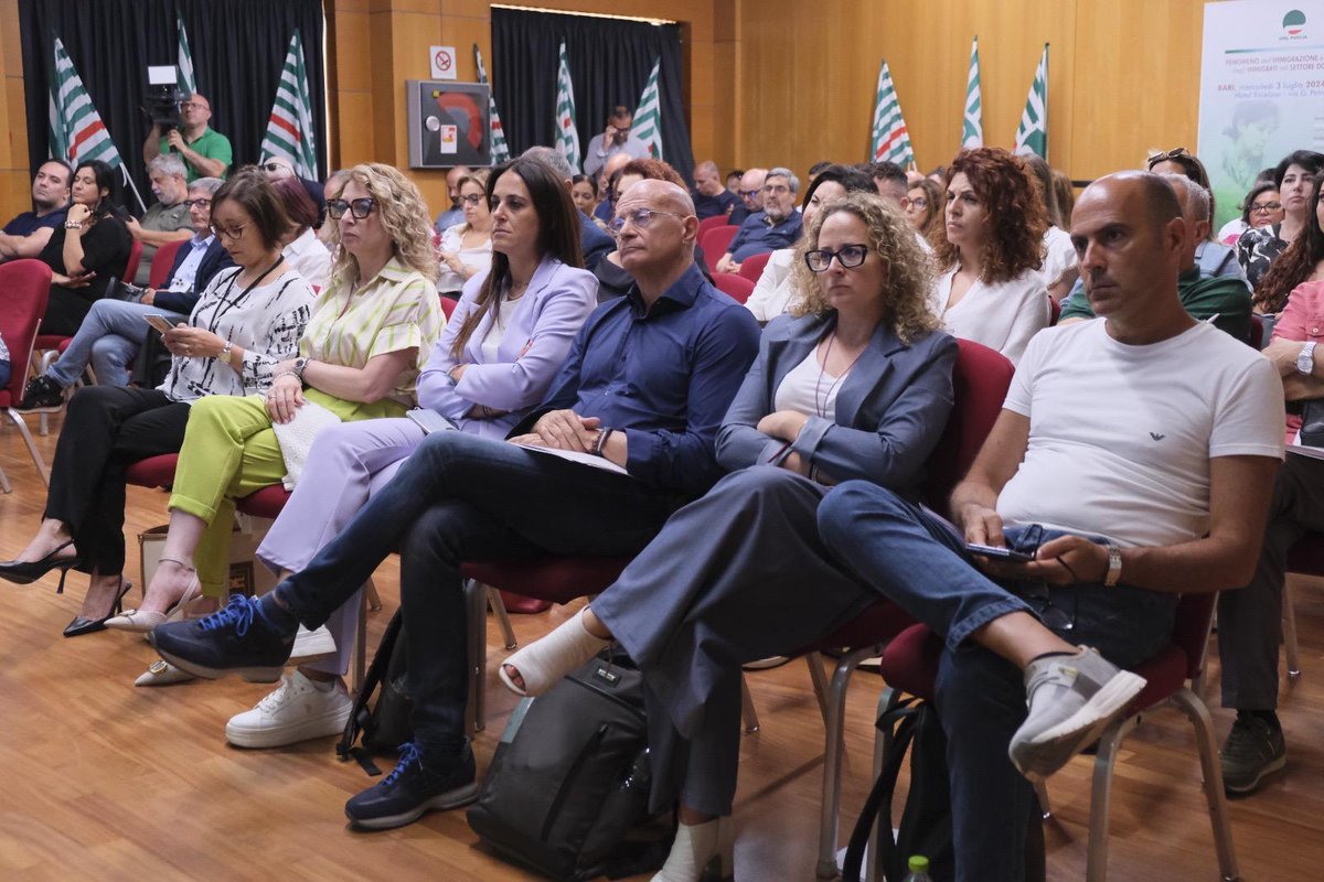 CislPuglia's tweet photo. #Immigrazione, @CastellucciAnto: sia intesa come opportunità e non un problema. Bene la convocazione di #sindacati e associazioni da @RegionePuglia su politiche migratorie. Dalla #CislPuglia massimo impegno: dall’accoglienza e #integrazione passa la crescita della società https://t.co/6aL5TGKyXx