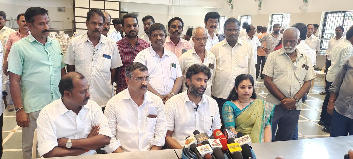 APriya_Official's tweet photo. சென்னையில் நடைபெறவிருக்கும் மா��ில சிறப்பு செயற்குழு குறித்தான செய்தியாளர் சந்திப்பின்போது

@AmitShah @annamalai_k @BJP4TamilNadu @BJP4India @blsanthosh @VinojBJP @KesavaVinayakan #annamalai https://t.co/wJdV5o4ySN