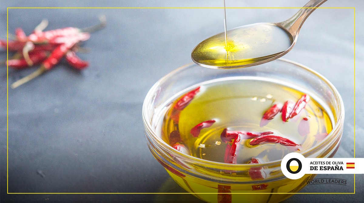 Prepara tus platillos de siempre usando aceite de oliva virgen extra aromatizado con chiles picantes. ¡Dale un toque saludable, sabroso y atrevido a tu comida! 😉
#SaboreaLaVida