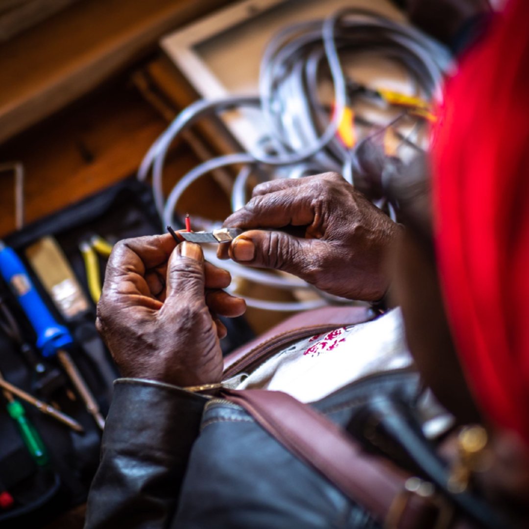 designcouncil's tweet image. July’s #DesignForPlanet in Action series focuses on #SystemicDesign | Each week we’ll highlight projects like the @BarefootCollege Solar Programme that is powering homes across the Global South and empowering women as solar engineers. Systemic design for sustainable futures!🌍⚡️