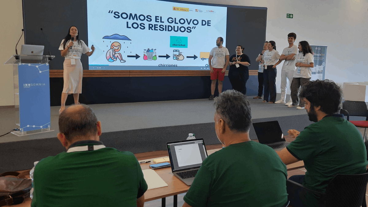 geeks_academy's tweet image. Hace unos días estuvimos en el Hackathon de Soluciones WhatsApp en Smart Cities impulsado por @CConversacional  e @INCIBE en @Inn_Somnia 

🏆 El proyecto ganador tuvo entre sus participantes a Esperanza Fornés, alumna de la actual edición del bootcamp Full Stack Developer de…