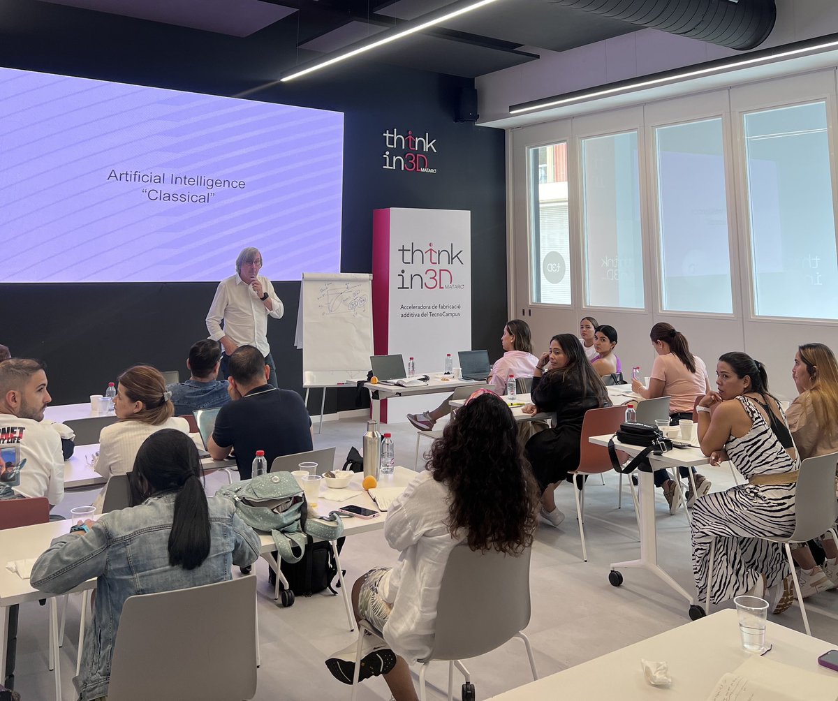 HUB4TecnoCampus's tweet photo. #InternationalProgramsTecnoCampus #Day3🗓️| Los estudiantes de @icesi conocen las múltiples soluciones para crear y gestionar la información relevante en la sesión de #BusinessAnalytics 📈💻, con Ricard Bonastre🙋‍♂️, Co-founder &amp; CEO de @ByRATINGS y profesor y mentor en @TecnoCampus https://t.co/OUrLj96jEJ