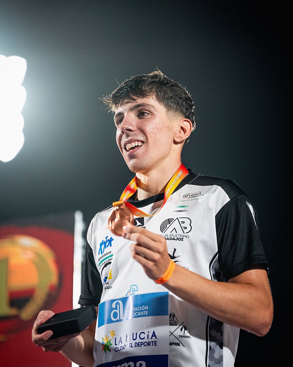 davidzuriita tweet media