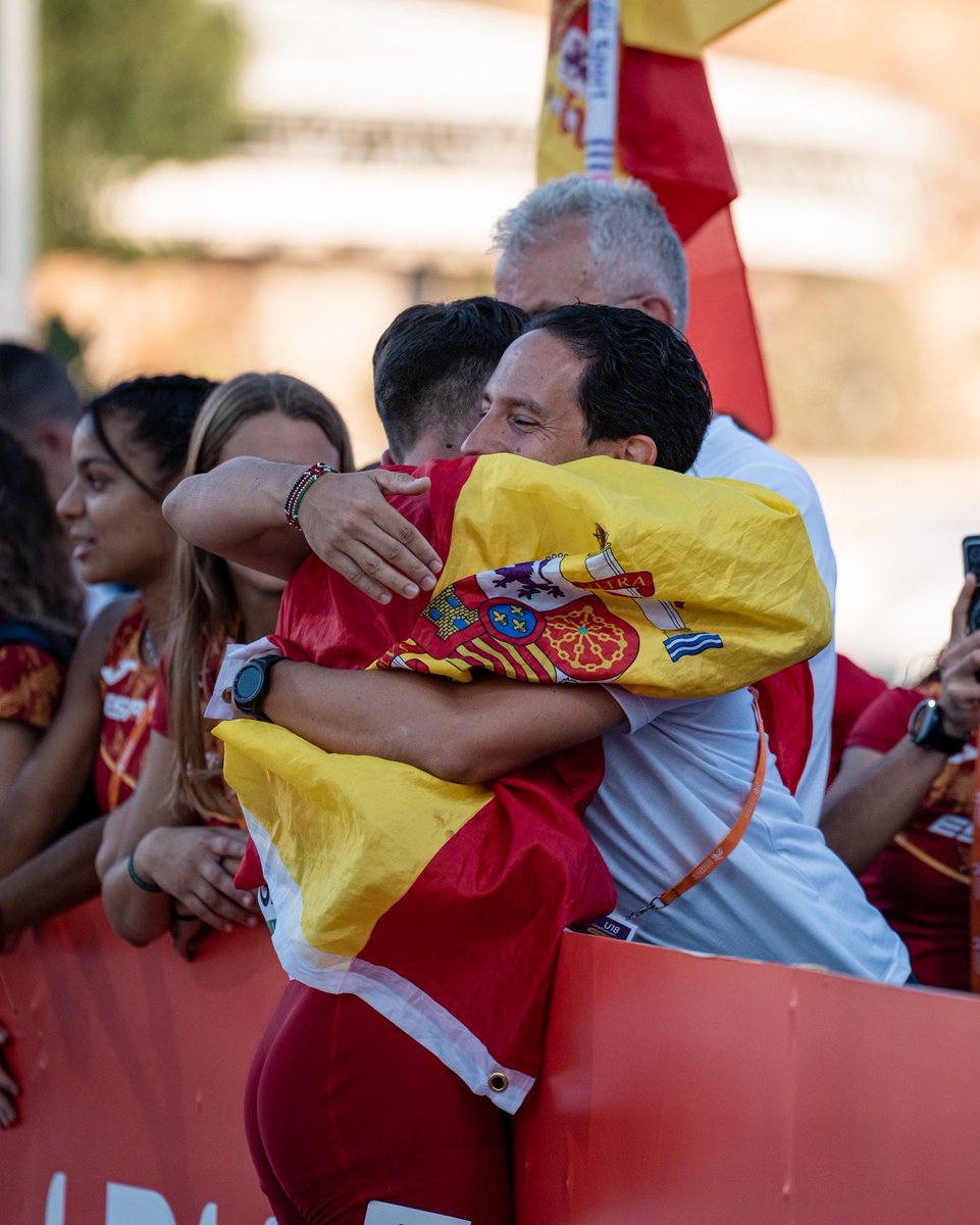 davidzuriita tweet media