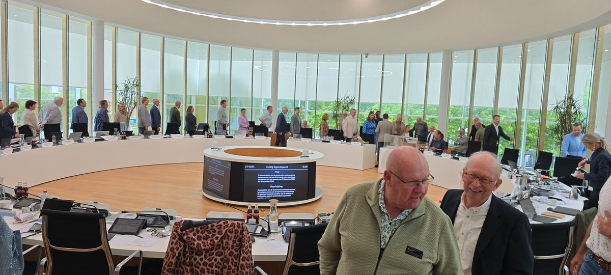 Burgemeester Bouke Arends mag van gemeenteraad doorgaan tot 2030. De aanbeveling gaat door naar de minister van Binnenlandse Zaken die over (her)benoemingen van burgemeesters gaat. Nu felicitaties #wldebat