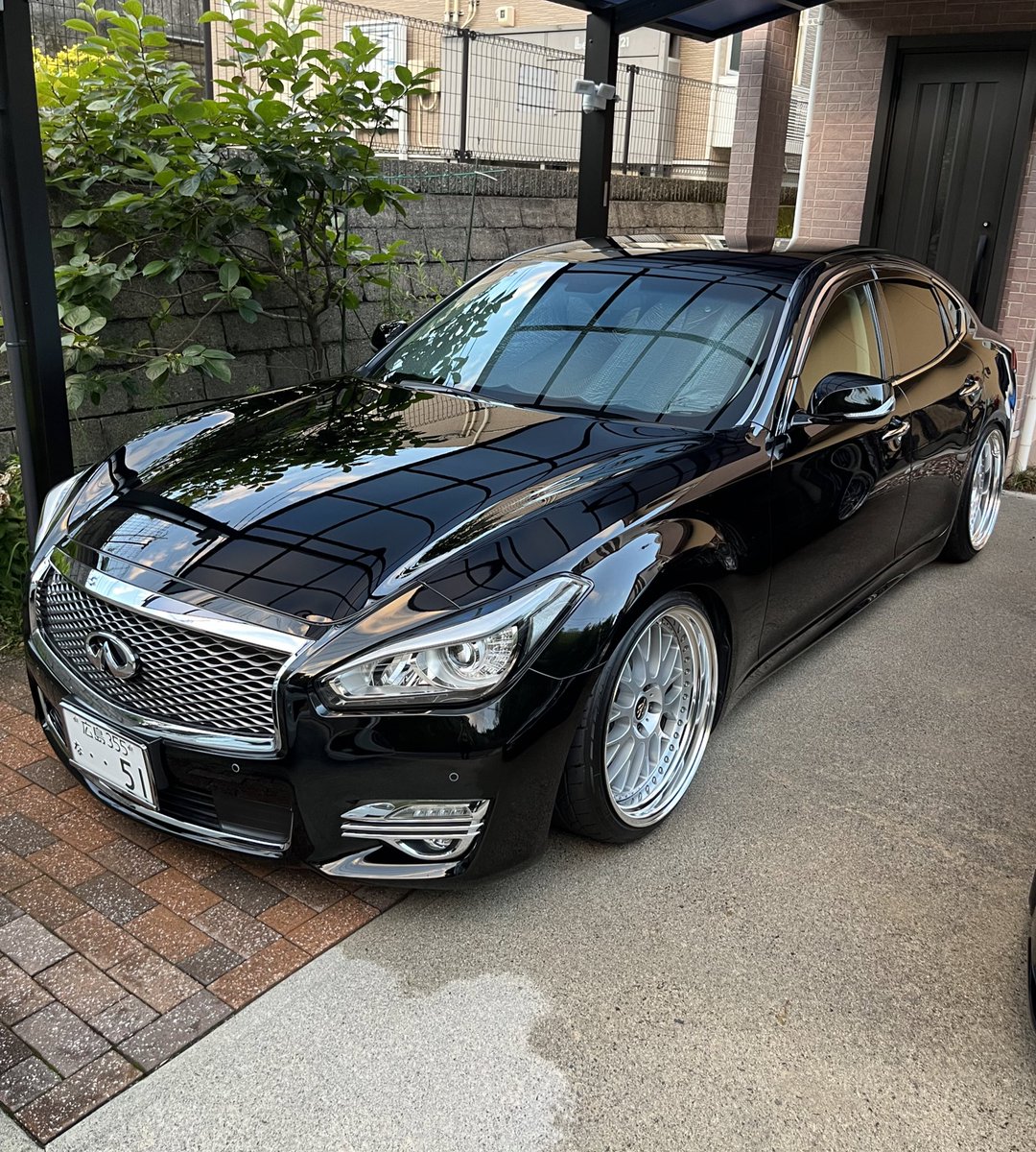 y51_trmmyh's tweet photo. 久しぶりに晴れたからすかさず洗車😊
今日はMARK85とCandy woman使ってみました🧽
凄く良い匂いのシャンプーで気分が上がります、MARK85は施工性も良くて良い艶とスベスベになりました

これ良いです👍

#bivengers
#MARK85 https://t.co/aEHuJHNmRU