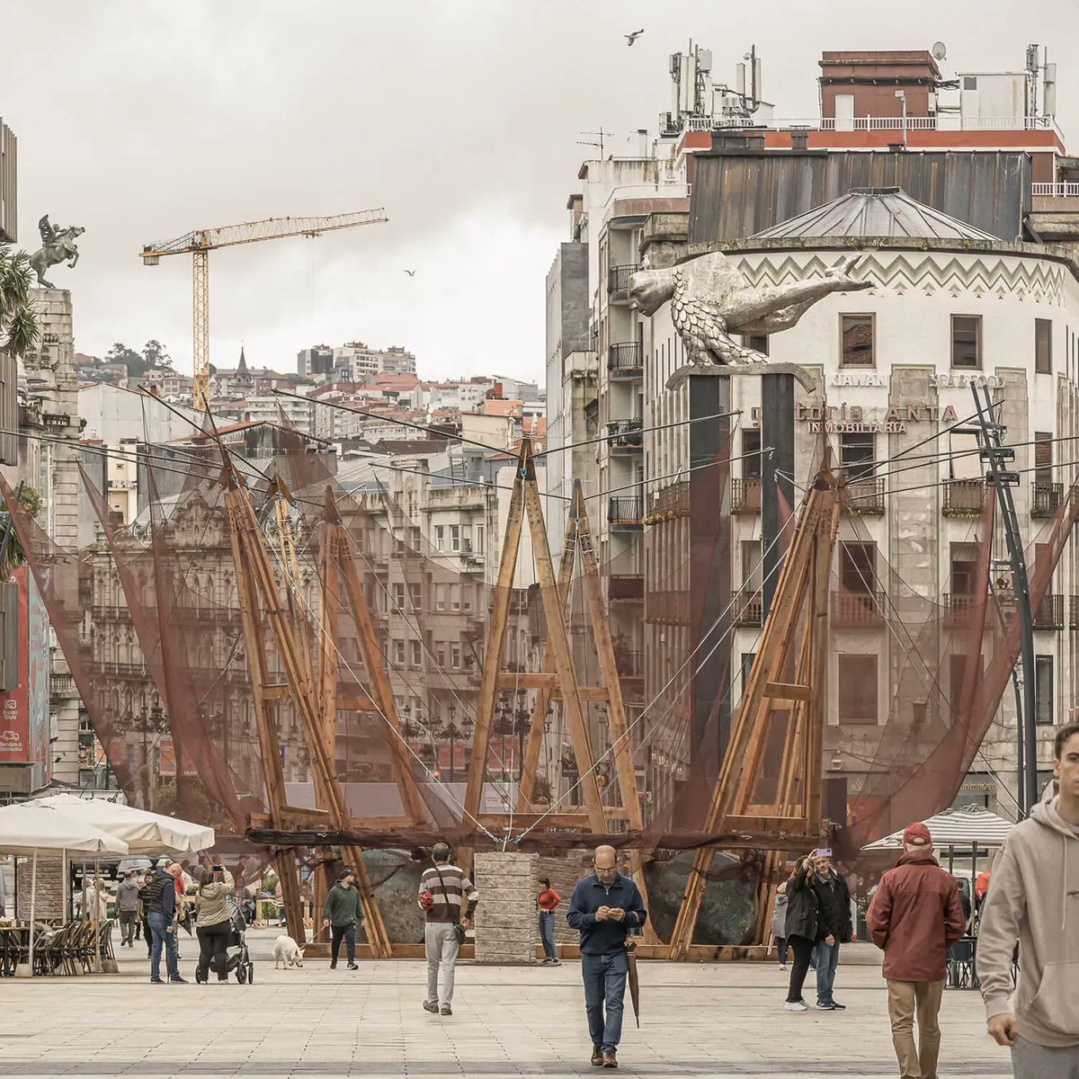 Todo listo para celebrar este viernes en #Vigo una jornada emocionante con <a href="/Opmega_opp18/">OPMEGA</a> bajo el lema “As nosas bateas, fonte de vida”. Entre las 10h y las 19h podrás disfrutar de diferentes propuestas artísticas y divulgativas para dar a conocer la tradición miticultora