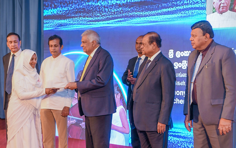 ThinakaranLK's tweet image. 2,159 பேருக்கு புதிய ஆசிரியர் நியமனங்கள்

மேலதிக விபரம் &amp;gt;&amp;gt;&amp;gt; thinakaran.lk/?p=70034

#PresidentRanilWickremesinghe #SchoolEducation #TeachingAppointments #Graduates #Thinakaran #SriLanka #LKA #SL