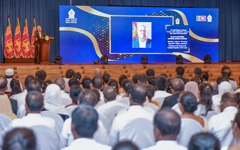 ThinakaranLK's tweet image. 2,159 பேருக்கு புதிய ஆசிரியர் நியமனங்கள்

மேலதிக விபரம் &amp;gt;&amp;gt;&amp;gt; thinakaran.lk/?p=70034

#PresidentRanilWickremesinghe #SchoolEducation #TeachingAppointments #Graduates #Thinakaran #SriLanka #LKA #SL