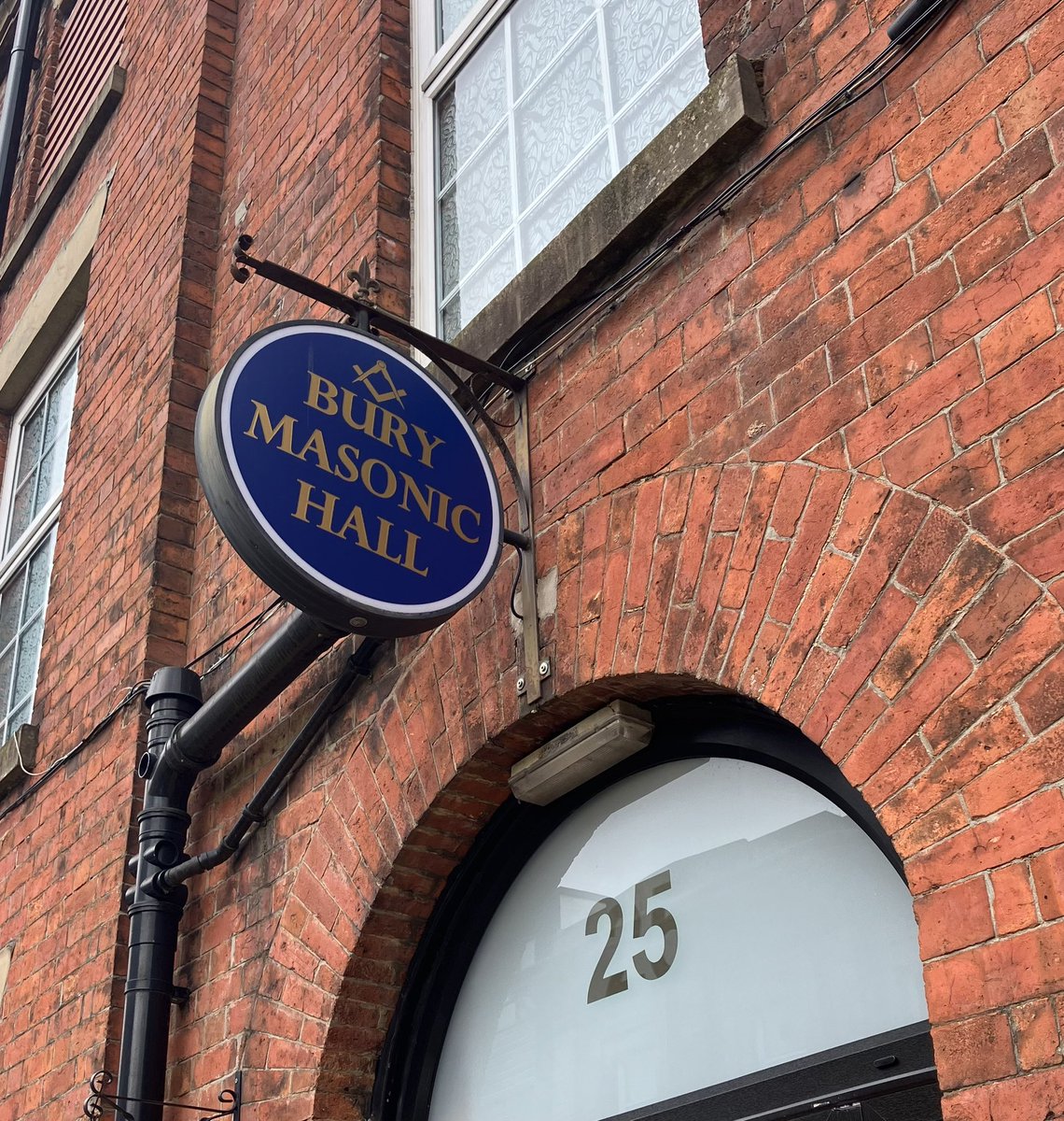 Achieve Bury are at Bury Carer’s Hub @_ncompass having conversations about alcohol, harm reduction, accessing services and support available for others affected by someone else’s alcohol use.#AlcoholAwarenessWeek. #TogetherGMMH #CommunityCohesion #UnderstandingAlcoholHarm