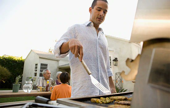 You may be the kind of person who fires up the grill all year long at tailgating parties, or maybe you wait for a warm summer day &amp; a backyard full of friends. Unfortunately, where there is fun there is a potential for safety issues.
#GrillingSafety Tips 
travl.rs/2udN5U2