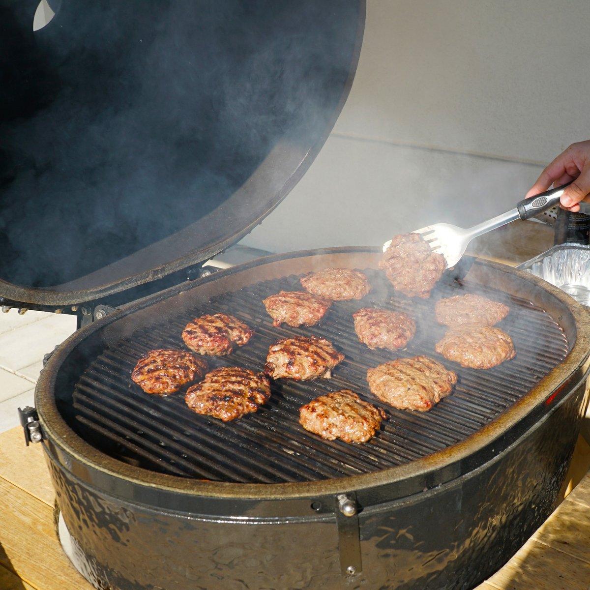 SupplySequoia's tweet image. The only ceramic grill #MadeInUSA. Patented oval shape offers more cooking versatility than any round grill. Rain or shine, day or night, the Primo is always in action. The unique flavor &amp;amp; juiciness that comes from cooking on a Primo are unbeatable. #primogrill #SequoiaOutBack