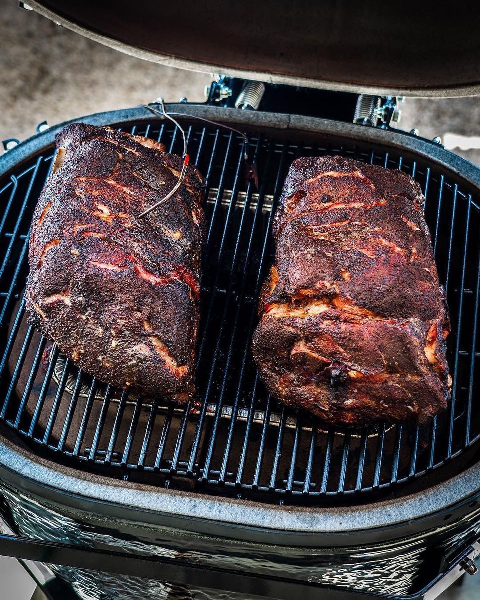 SupplySequoia's tweet image. The only ceramic grill #MadeInUSA. Patented oval shape offers more cooking versatility than any round grill. Rain or shine, day or night, the Primo is always in action. The unique flavor &amp;amp; juiciness that comes from cooking on a Primo are unbeatable. #primogrill #SequoiaOutBack