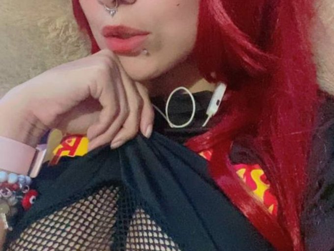 I'm online right now on SkyPrivate - pay-per-minute system for Skype live shows. Call me right now in