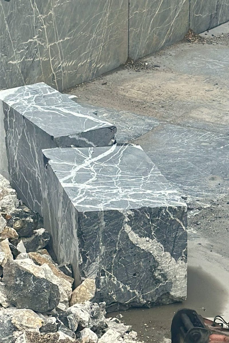negromarkina's tweet photo. #negromarkina #blackmarkina #spain #alicante #naturalstone #blocks #slabs https://t.co/lsq4BpCB4k