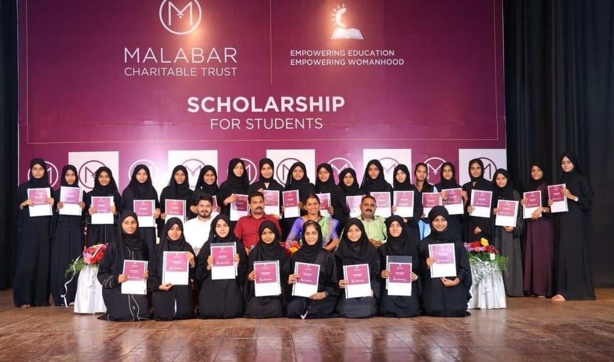 मलबार गोल्ड कंपनीचे ९९.९% दागिने हिंदू खरेदी करतात

 पण या फोटोनुसार ही कंपनी 100% शिष्यवृत्ती फक्त मुस्लिम मुलांना देते.

 हिंदूंनो, आता तरी जागे व्हा