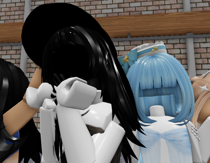Another71203175's tweet photo. Mannequin Frappe baristas close view https://t.co/UYPKaLH8mX