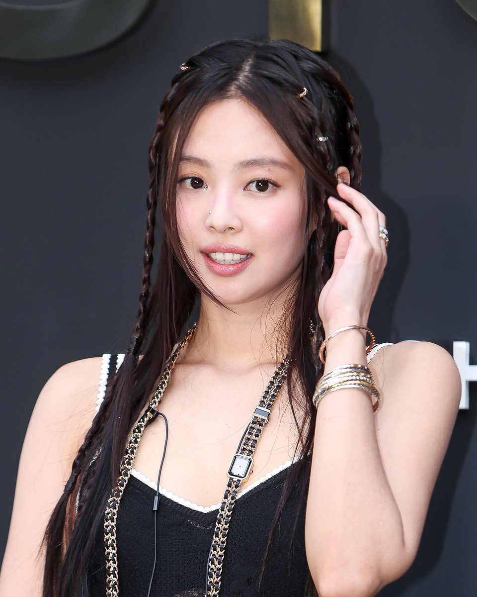 jenniepics's tweet image. jennie at coco crush seoul 🖤