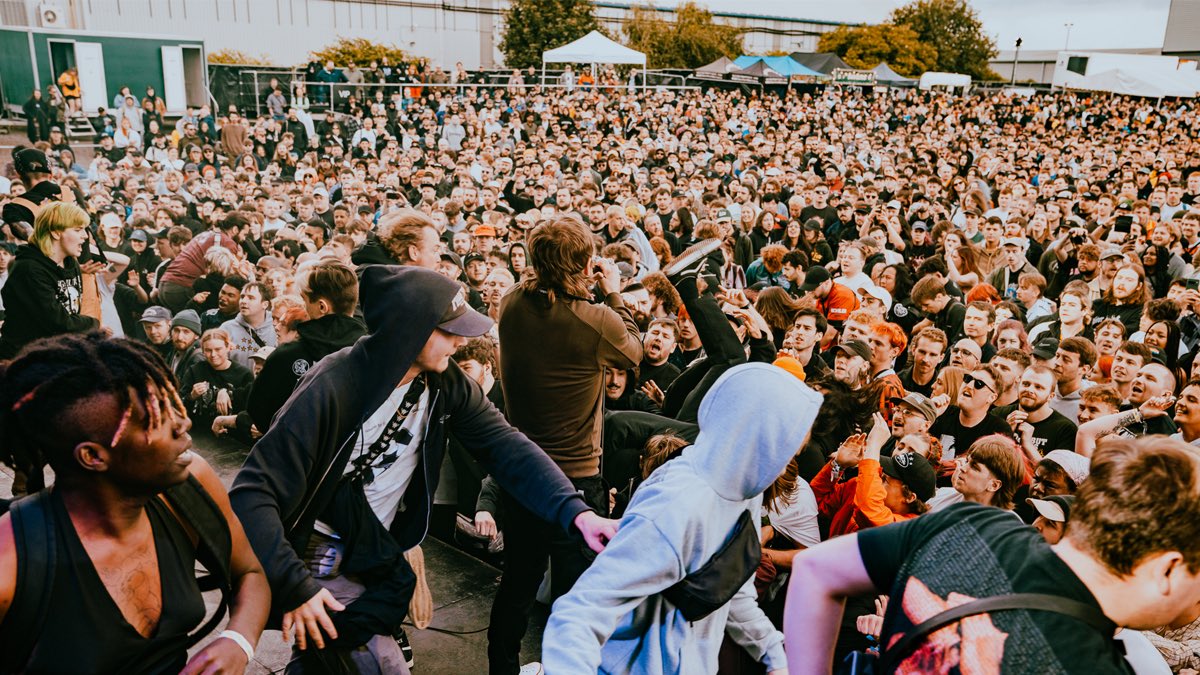 binauralblog's tweet photo. 10 (+1) motivos por los que el Outbreak Festival 2024 (@OutbreakFest) de Manchester fue un festival memorable. Repasamos los apoteósicos conciertos @ToucheAmore, @gougeawayfl, @ChatPileBand, @thursdayband… https://t.co/DURU8YhYm1

✏️ @pabloporcar https://t.co/BYigw1Ay8P
