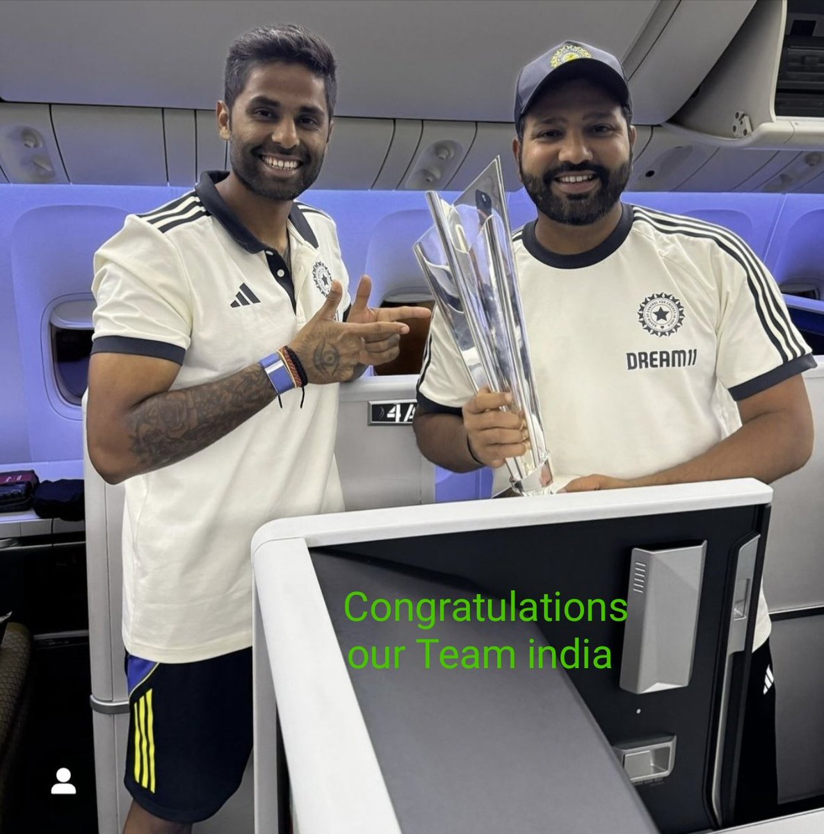 PRAKASH21051992's tweet photo. इस ट्रॉफी में भारत की शान लिखी हुई है ।।
ICC T20 Trophy 🏆🏆🥇 
TEAM INDIA 
बहुत बहुत बधाई एवं शुभकामनाएं हमारी टीम इंडिया को 
#ICCMensT20WorldCup2024
#WinningNation #SuryakumarYadav #RohitSharma𓃵 #DecleareSSCGDResult https://t.co/2hwaEGN2bO