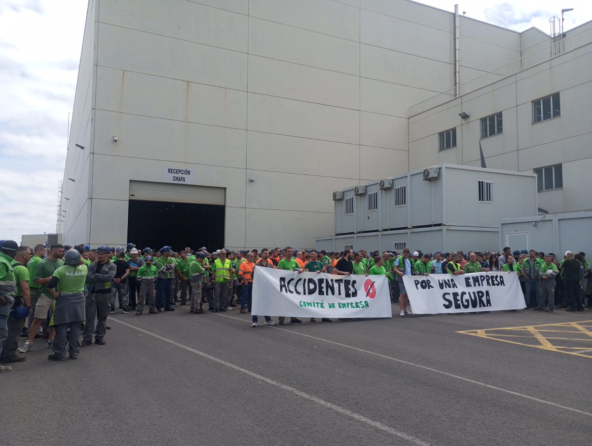 CCOOindustria's tweet photo. 🔴Concentración en Haizea Bilbao en apoyo al trabajador víctima del grave accidente laboral ocurrido el pasado viernes.
▪️Lanpostu eta enpresa seguruen alde, Lan istripurik ez! https://t.co/VhqoZK9LyB