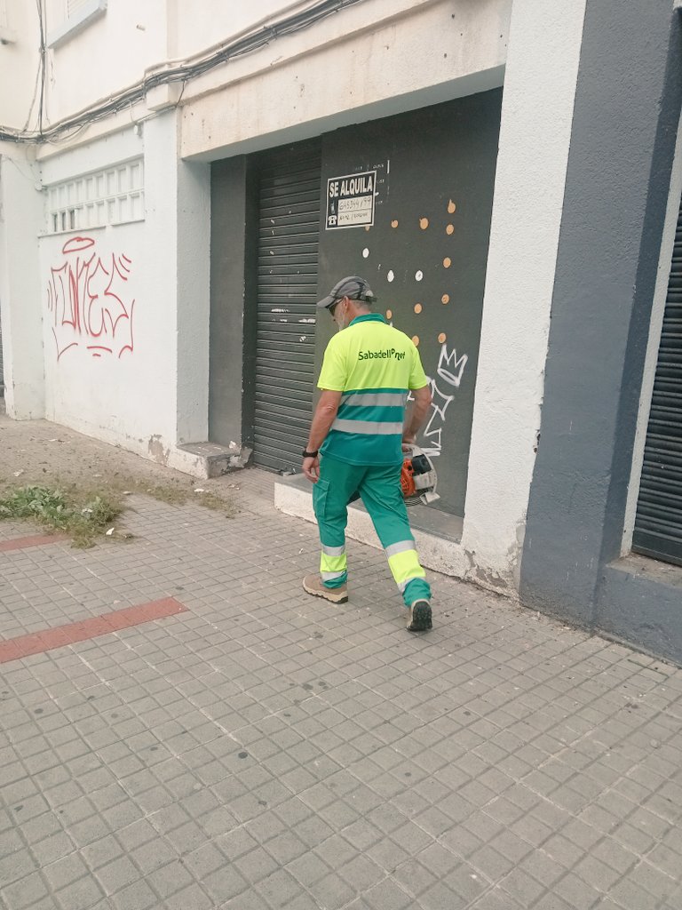 Desbrozado y limpieza en las calles de nuestro barrio <a href="/SmatsaSbd/">SMATSA</a>