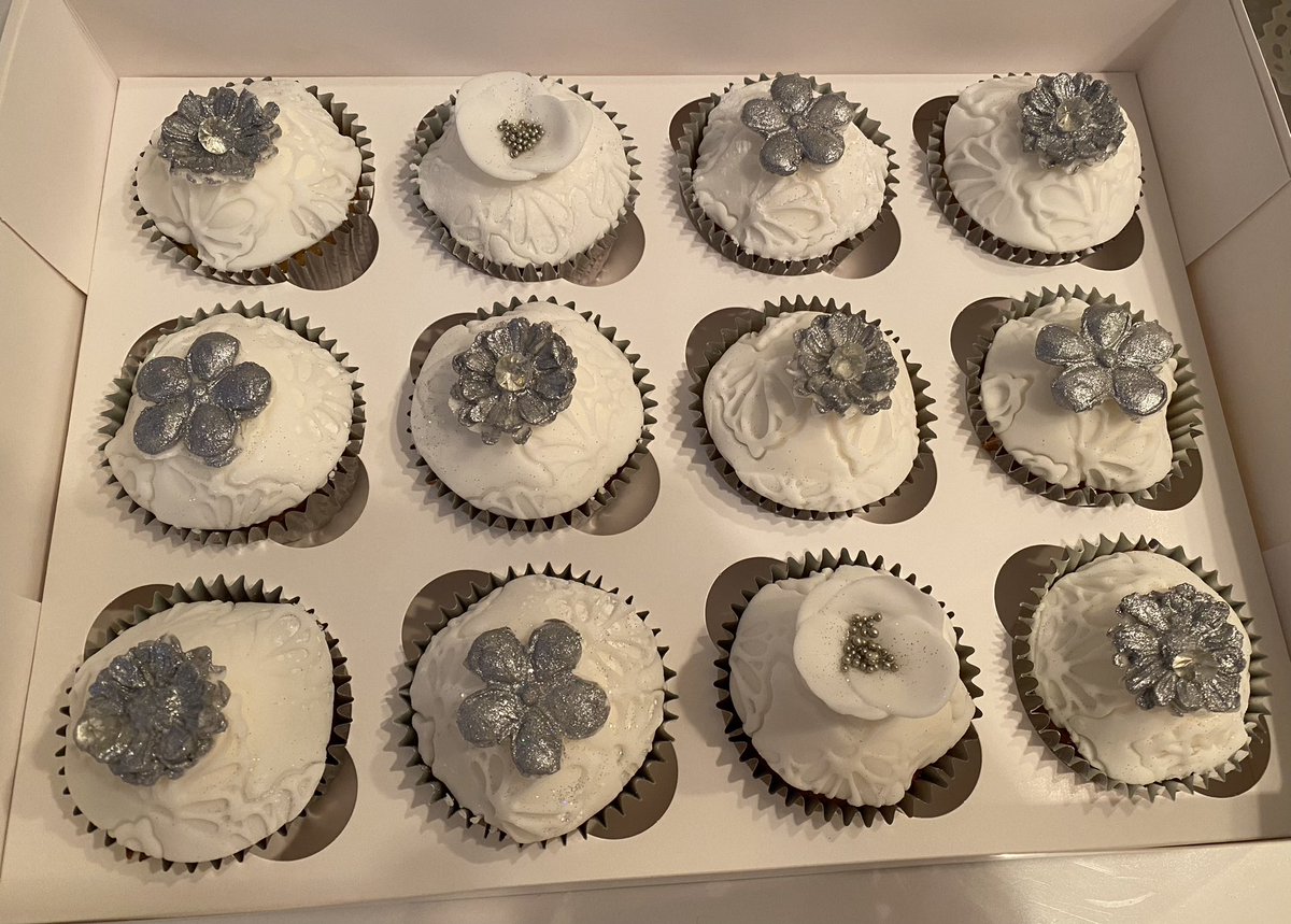 Cupcakes for a 25th wedding anniversary 💍🍾🥂 x