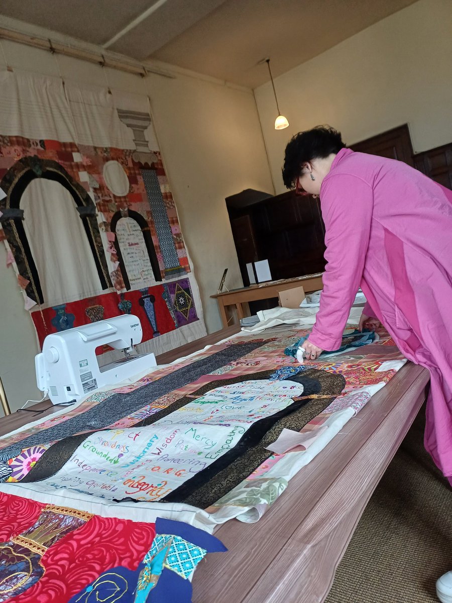 @nciacsks and I have enjoyed our office location for a supervision with <a href="/KhooLayla/">Layla Khoo</a> today <a href="/NThardwick/">Hardwick Hall and Stainsby Mill</a>. Layla is making a participatory artwork responding to the historic tapestries...go see 'A Virtuous Woman' and participate this Summer ☀️