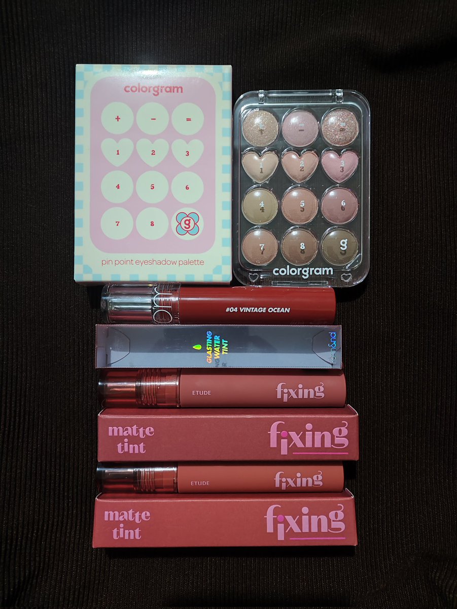 the8prio's tweet photo. final ic interest check ph 

7500 for the whole set
(lowered already 🥹)

t. minghao the8 seventeen svt pc photocards japan sleeves make up korean lippies romand etude fixing tint colorgram eyeshadow palette https://t.co/JSwWhCkhAZ
