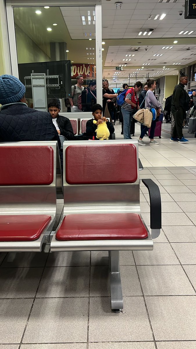 caleypmay's tweet photo. My kids were left unattended at PE airport by SAA after paying for assistance for minors. Beyond mad! @flysaa @947 @AneleAndTheClub @Anele https://t.co/loDob2mEEL