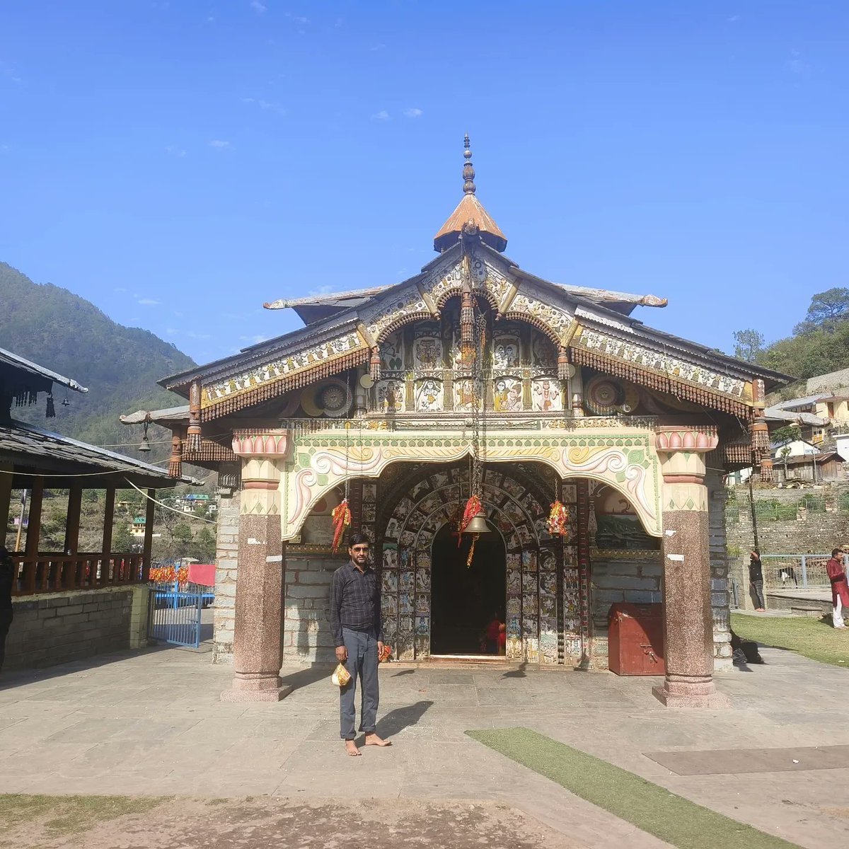 iamitbhojiyan's tweet photo. Mahasu Devta Temple, Hanol. 
ॐ श्रीमहासूदेवाय नमः।
#mahasu #Hanol #Uttarakhand #temple Mantra
ॐ श्रीमहासूदेवाय नमः। https://t.co/UsJ2lysl9J