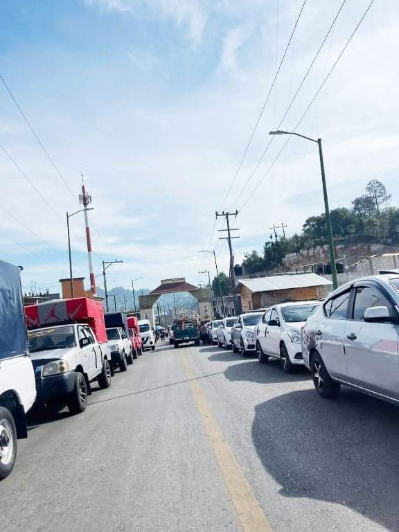 epicentronotic3's tweet photo. 🚧 #BloqueoVial en #Ocosingo limita tránsito hacia #SanCristóbal. Solo acceso a cabecera municipal. 🚗 #Chiapas https://t.co/igunpgXmTo