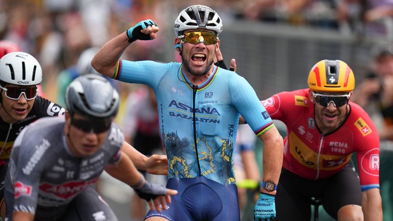 CyclingLegend_'s tweet photo. Maillot jaune pour Bardet avec un doublé DSM, Première victoire d'Arkéa avec Vauquelin et Intermarché avec Girmay, Carapaz en jaune, Cavendish qui vient chercher la 35ème, ce Tour de France est complètement fou ! 🤯 #TDF2024 https://t.co/qqOp7ecwDK