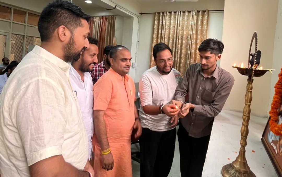 abvp4pu's tweet image. ABVP Panjab University unit met today at the campus in the benign presence of North Zone Organisation Secretary Gaurav Attri ji, Former North Zone Organisation Secretary Vijay Pratap ji, State Organisation Secretary Samsher Singh ji and State Secretary Manmeet Singh ji.