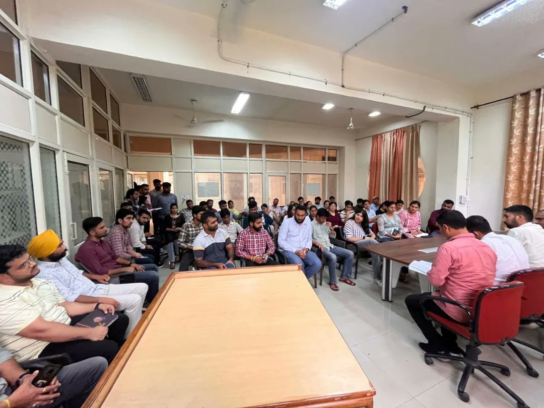abvp4pu's tweet image. ABVP Panjab University unit met today at the campus in the benign presence of North Zone Organisation Secretary Gaurav Attri ji, Former North Zone Organisation Secretary Vijay Pratap ji, State Organisation Secretary Samsher Singh ji and State Secretary Manmeet Singh ji.