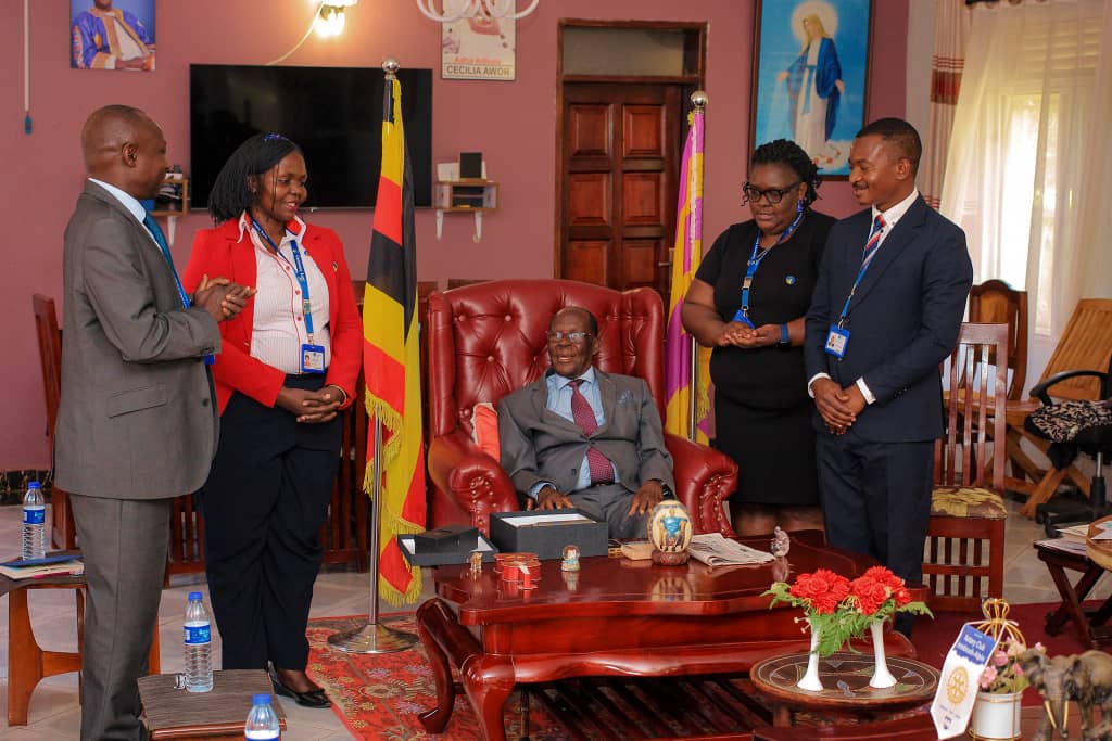 CentenaryBank's tweet photo. Tororo Branch paid a courtesy visit to the King of the Japadhola,  Kwar Adhola Moses Stephen Owor who promised to continue marketing the brand and inculcate the culture of saving in his subjects. #CenteCares https://t.co/uTjCgA0NoP