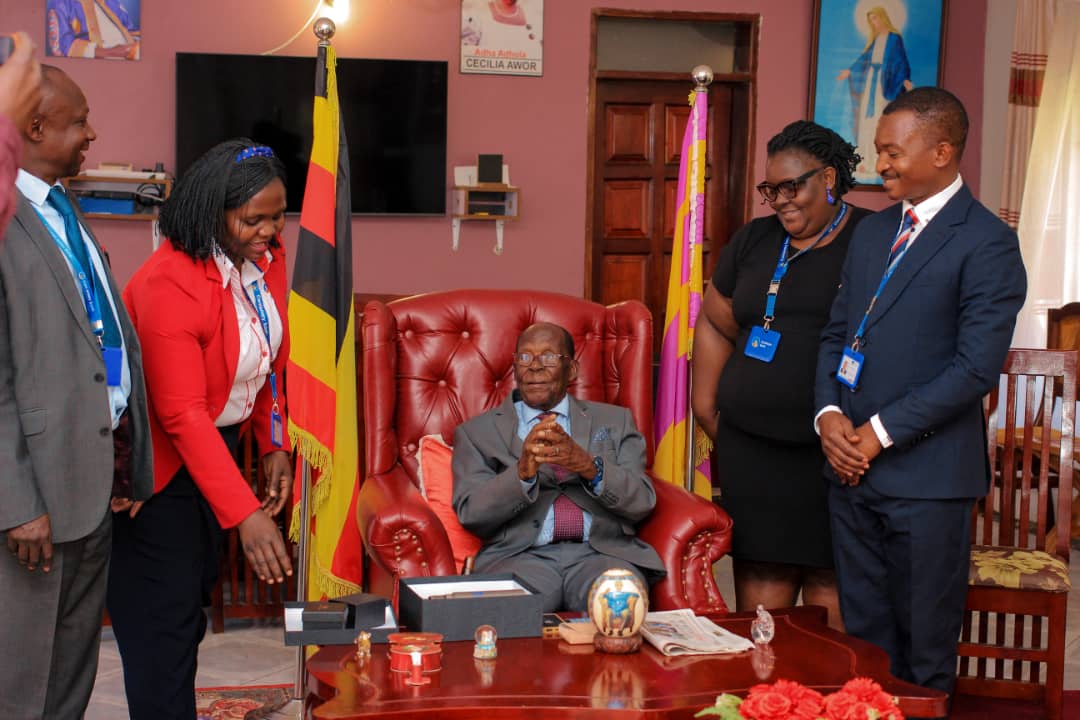 CentenaryBank's tweet photo. Tororo Branch paid a courtesy visit to the King of the Japadhola,  Kwar Adhola Moses Stephen Owor who promised to continue marketing the brand and inculcate the culture of saving in his subjects. #CenteCares https://t.co/uTjCgA0NoP
