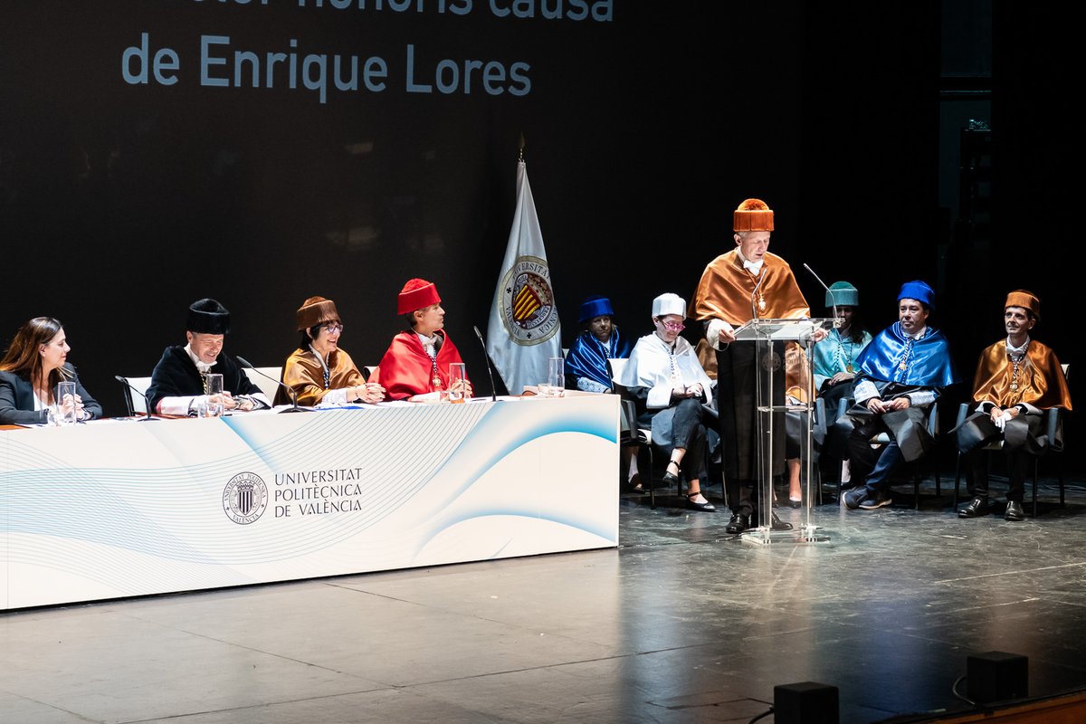 Enrique Lores (@enriquejlores) on Twitter photo Me sentĂ profundamente honrado al recibir un doctorado honoris causa de mi alma mater, la <a href="/UPV/">Universitat Politècnica de València</a>. AllĂ conocĂ a mi esposa, RocĂo, y emprendĂ mi viaje como ingeniero, un camino que me llevĂł a <a href="/HP/">HP</a> y, finalmente, a mi papel como CEO. ¡No puedo estar más agradecido a la UPV!
---
I was Me sentĂ profundamente honrado al recibir un doctorado honoris causa de mi alma mater, la <a href="/UPV/">Universitat Politècnica de València</a>. AllĂ conocĂ a mi esposa, RocĂo, y emprendĂ mi viaje como ingeniero, un camino que me llevĂł a <a href="/HP/">HP</a> y, finalmente, a mi papel como CEO. ¡No puedo estar más agradecido a la UPV!
---
I was