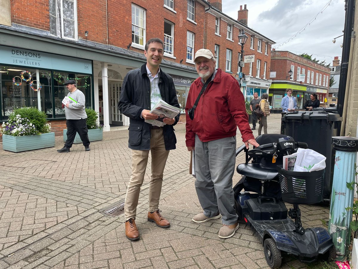Small and medium-sized business are the  lifeblood of our economy and our communities. In #Halesworth, I met some of the town's many independent shop owners including the owner of Gecko Shoes, and Julia, who is occupying pop up, i-Chameleon.

It's going to be Green or