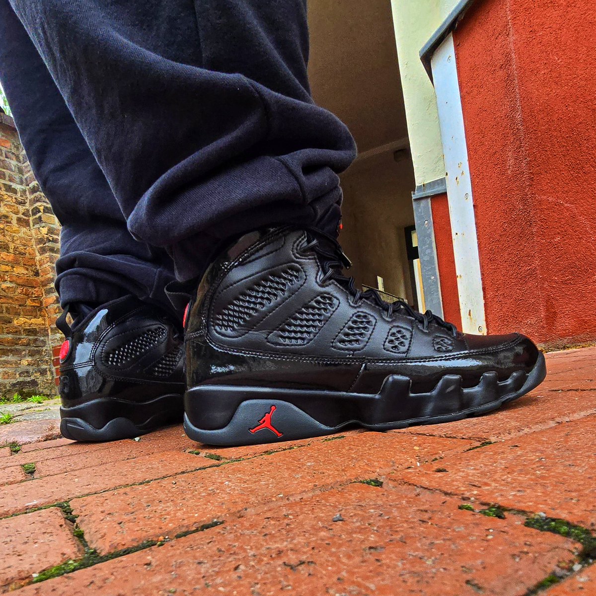 bred 9s on feet