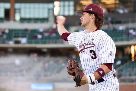 BREAKING: Texas A&amp;M Star INF Kaeden Kent is returning to Texas A&amp;M, he announced.

The 6’2 200 INF had 110 ABs and a 327 BA, &amp; a 905 OPS in 2024.

Kent was also named to the College World Series All-Tournament team.
