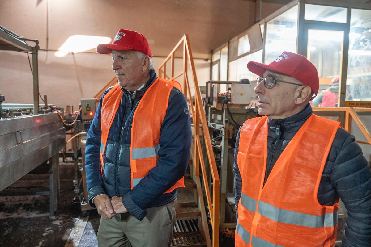 carlosrovetto's tweet photo. Junto al presidente del BNA, Daniel Tillard, y a las máximas autoridades de nuestra entidad, visitamos las provincias de Neuquén y Río Negro, para realizar una recorrida por empresas locales y conocer planes de inversión y promocionar nuestras herramientas de crédito. (+) https://t.co/viKRC0vuEx