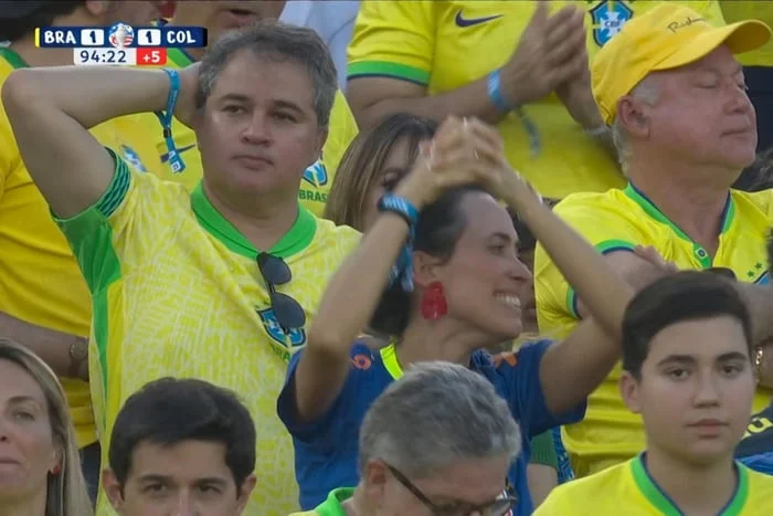 Metropoles's tweet photo. ➡️ Deputado e senador são “flagrados” assistindo a jogo do Brasil nos EUA

Deputado e senador do União Brasil foram “flagrados” assistindo ao jogo do Brasil contra Colômbia nos EUA em dia de sessão na Câmara

Leia na coluna @igorgadelham : https://t.co/8fv4sh4KMO https://t.co/2vVSRdJ5Wj