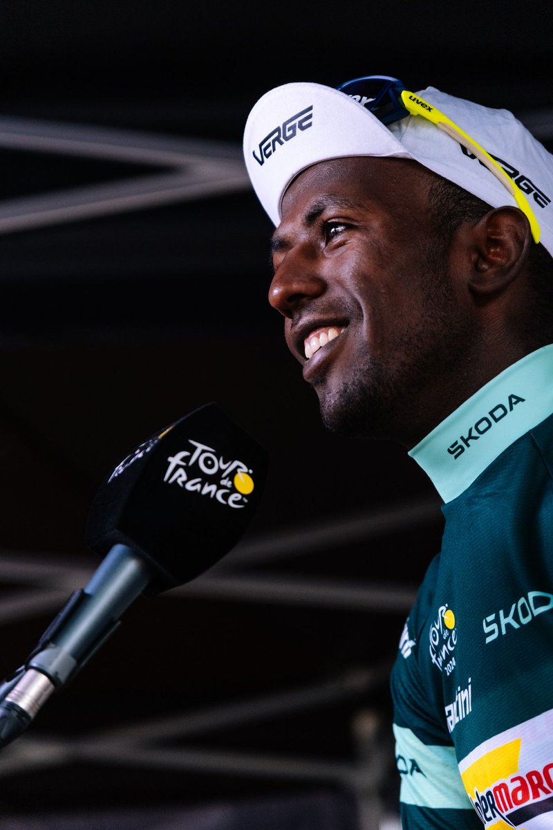 🇪🇷💚 Biniam Girmay: "Mark Cavendish was my idol, I dreamed to be like him. I'm incredibly happy for his achievement, and I'm honored to wear the green jersey, the symbol of the sprinter, the jersey that Mark wore through Tour de France history." #TDF2024 

📸 <a href="/cyclingmedia_ag/">Alessandro Volders</a>