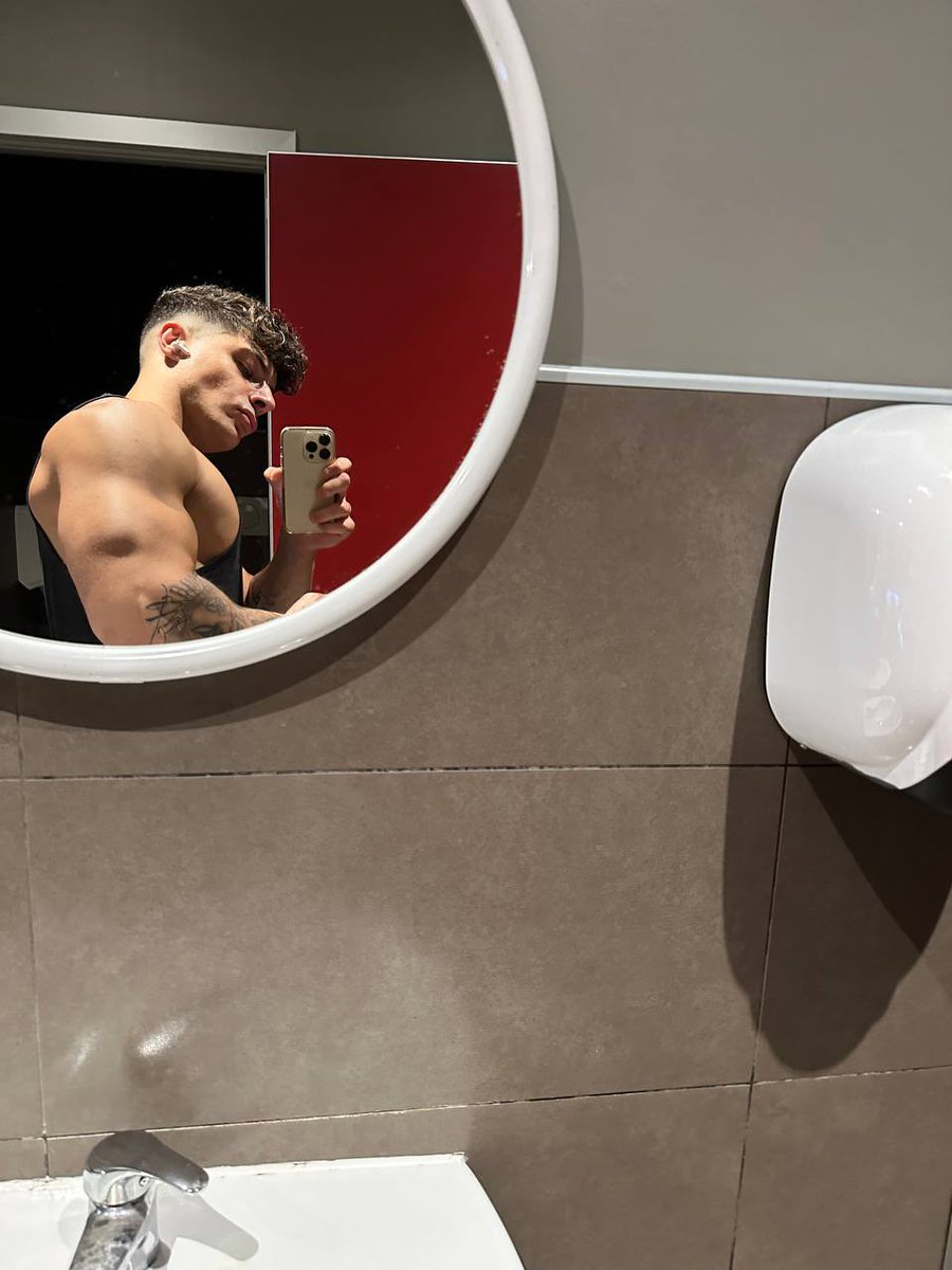 Master_Roy1's tweet image. What's the point of being born if not to reimburse all my expenses? 

Pay for July's gym membership and come hold my towel while I train you f4got 

#findom #cashmaster #cashfag #paypig #cashslave #muscleworship