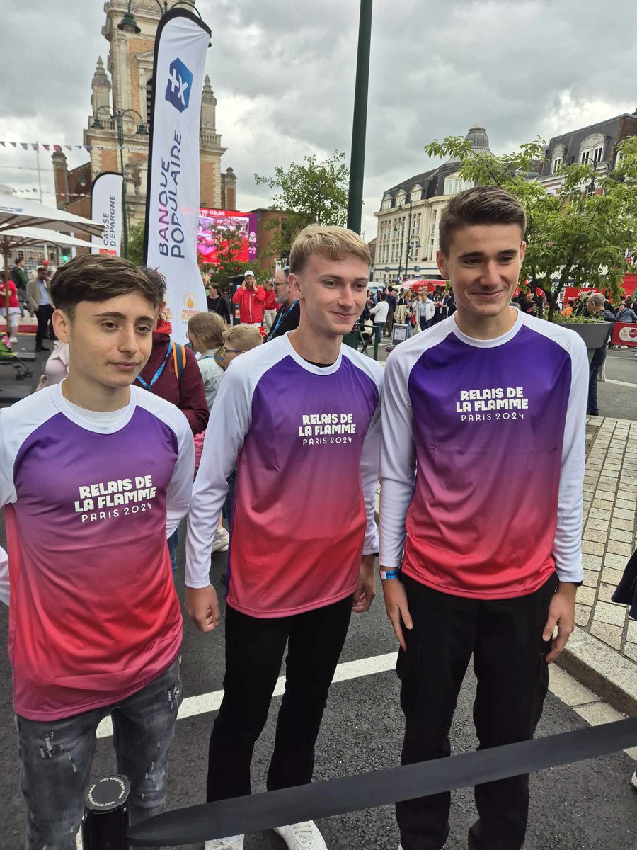 Un moment intense pour Louis, Lucas et Noah qui seront sur la haie d’honneur lors de l’allumage de la vasque à Lens ce soir ! 
Leur titre de Jeune Officiel <a href="/UNSS/">UNSS_National</a> International leur a permis d’être sélectionnés par <a href="/unssacadlille/">UNSS Académie de Lille</a> ! 

<a href="/LensLycee/">Lycée Condorcet Lens</a> <a href="/Paris2024/">Paris 2024</a>