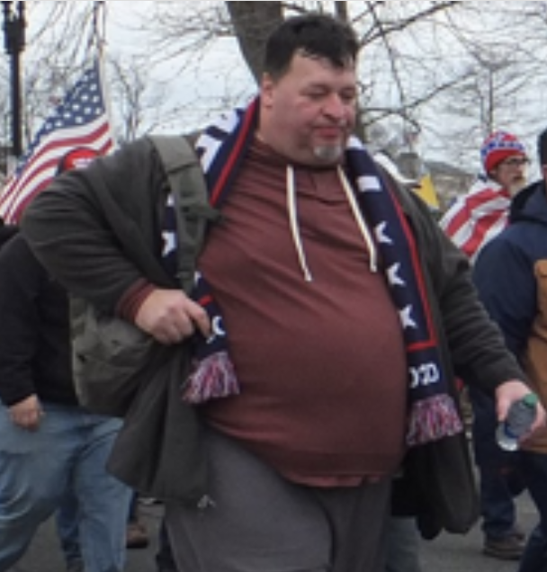 WalterKlingler's tweet image. 🔍🔍PLEASE RETWEET🔎🔎
#Consequences #Jan6thInsurrection
#FBI is seeking to identify this person involved at the U.S. Capitol on #Jan6
If this person looks familiar contact FBI at tips.fbi.gov or 1-800-225-5324.
REFERENCE #JollyGreenPB

CC: @BadBradRSR