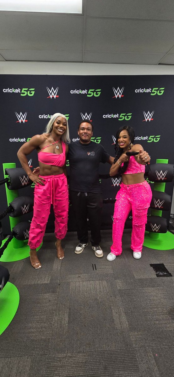 TheRealDiablo19's tweet photo. I met Jade and Bianca at Cricket Wireless in Brooklyn, NY, last weekend.😍🙂♥️ https://t.co/MdoS01WWTL